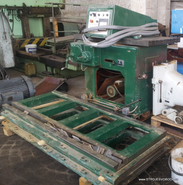 Stůl otočný pro frézování modelů o velkém průměru 12A611-72 (12A611-72 6.8.2012 13-27-52.jpg)